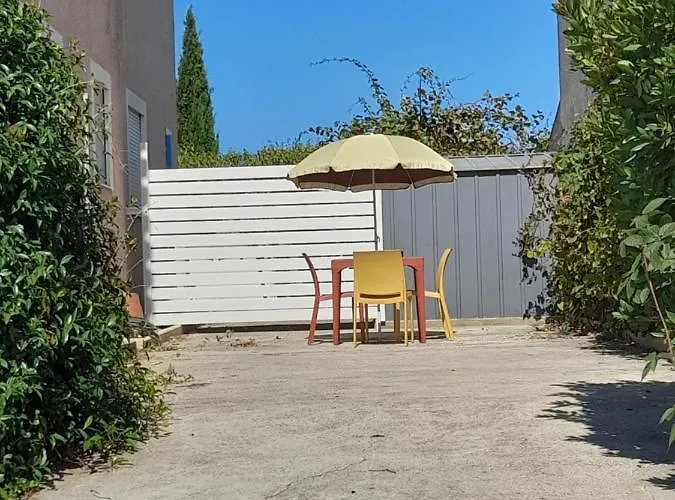 Avec Exterieur Et Parking Gratuit *