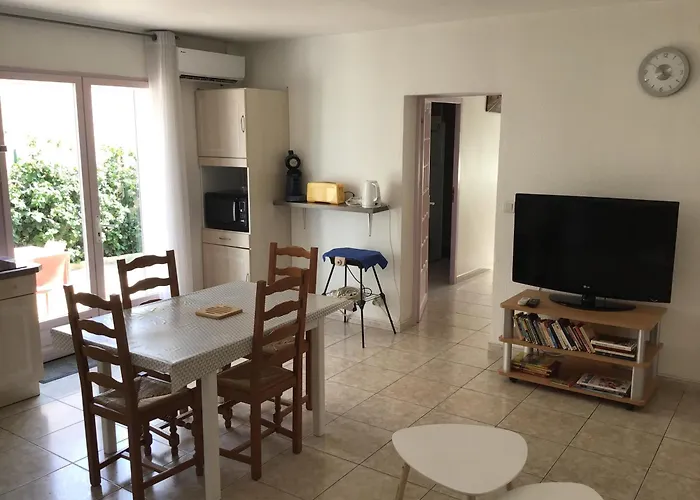 Avec Exterieur Et Parking Gratuit *