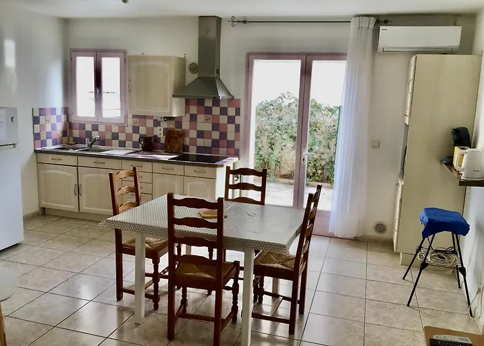 Appartement Avec Exterieur Et Parking Gratuit Perpignan